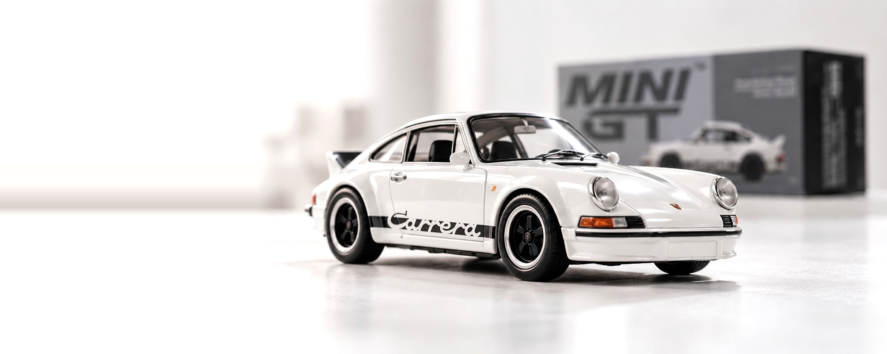 MINI GT Porsche 911 Carrera die-cast